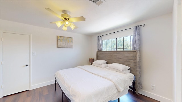 903 Turtle Lake Blvd Unit 268, Irving, TX 75060 - bedroom with dark wood-type flooring, baseboards, and ceiling fan