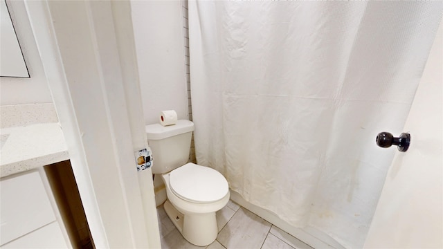 903 Turtle Lake Blvd Unit 268, Irving, TX 75060 - bathroom featuring toilet, tile patterned flooring, and curtained shower