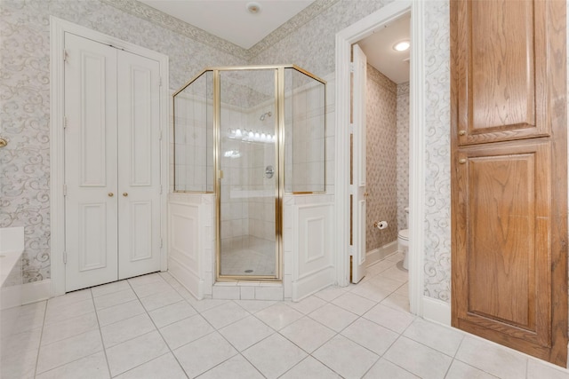 808 Country Club Dr, Heath, TX 75032 - bathroom with wallpapered walls, tile patterned floors, a stall shower, toilet, and baseboards