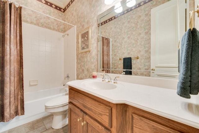 808 Country Club Dr, Heath, TX 75032 - full bathroom featuring wallpapered walls, toilet, vanity, and shower / bath combo with shower curtain