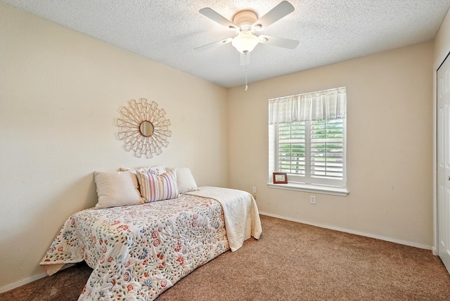 7934 Bonnie Cir, Abilene, TX 79606 - bedroom featuring carpet, a closet, baseboards, ceiling fan, and a textured ceiling