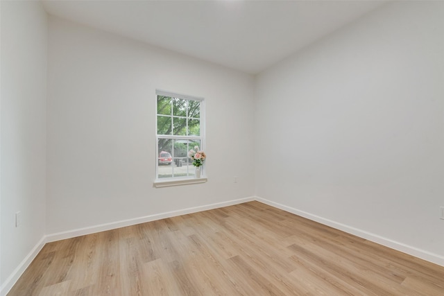 1113 Verbena St, Fort Worth, TX 76104 - empty room with light wood-type flooring and baseboards