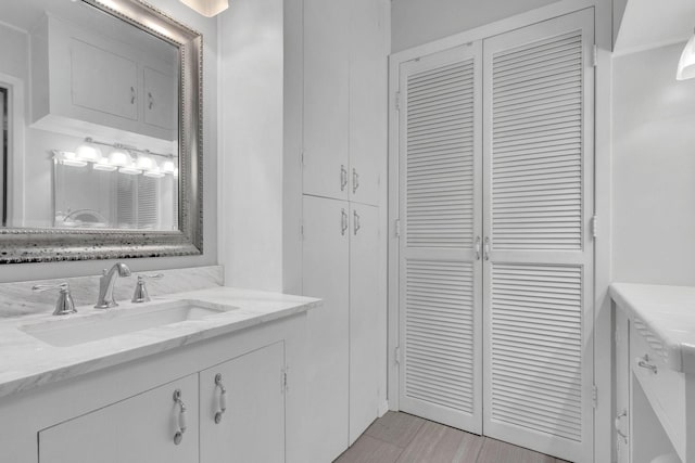 933 El Camino Rd, Waxahachie, TX 75167 - bathroom featuring a closet and vanity