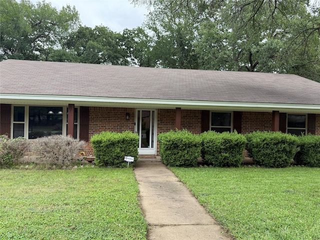 504 Cedar St, Mineral Wells, TX 76067 - ranch-style home with a front yard, brick siding, and a shingled roof