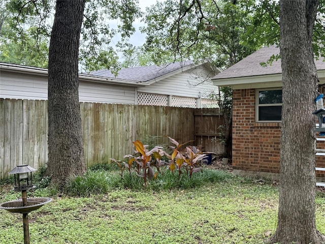 504 Cedar St, Mineral Wells, TX 76067 - view of yard