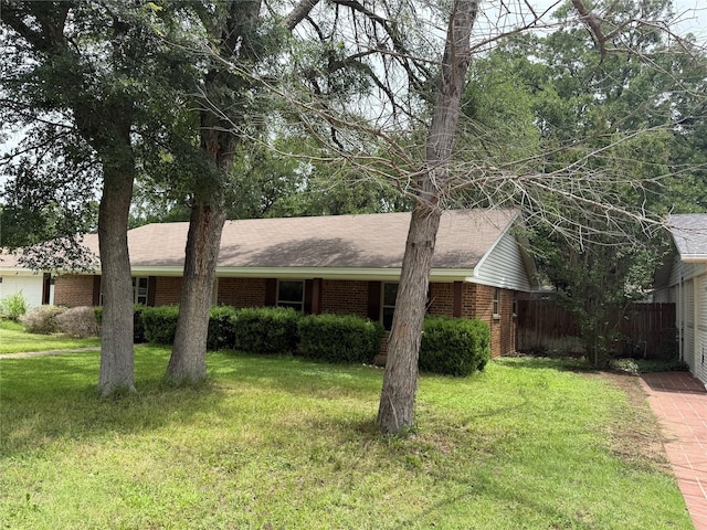 504 Cedar St, Mineral Wells, TX 76067 - single story home featuring brick siding and a shingled roof