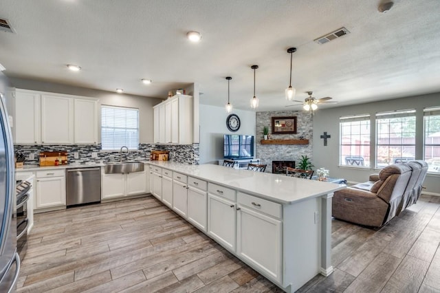 9807 Asheboro St, Frisco, TX 75035 - kitchen featuring dishwasher, a sink, open floor plan, a ceiling fan, and a peninsula