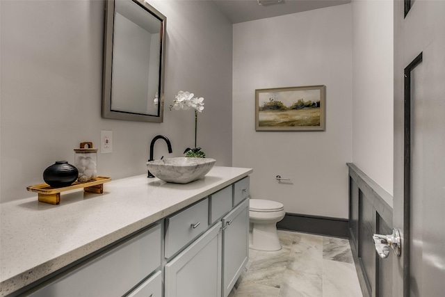 936 N Windomere Ave, Dallas, TX 75208 - bathroom with marble finish flooring and vanity
