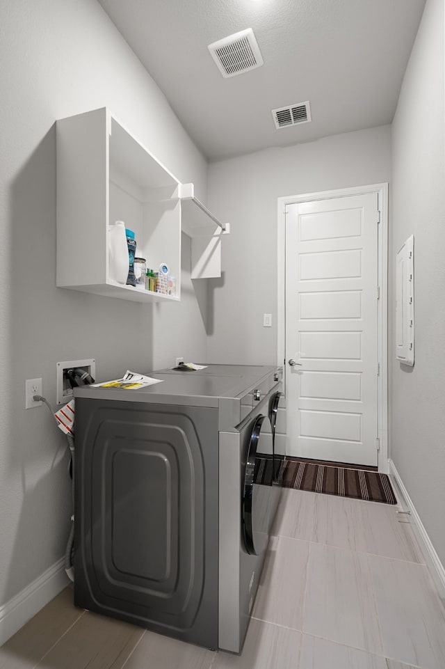 11415 Four Roses Trl, Frisco, TX 75035 - laundry room with washing machine and clothes dryer and baseboards