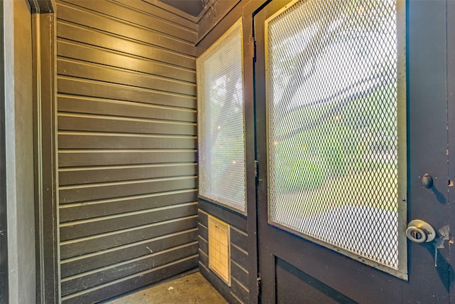 2109 Blake Ave, Dallas, TX 75228 - entryway with concrete flooring