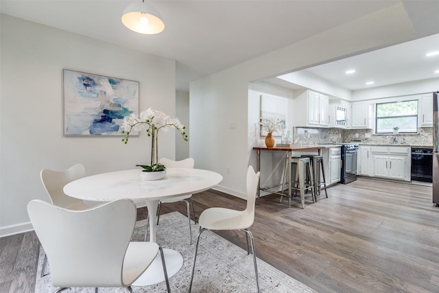 9502 Summerhill Ln, Dallas, TX 75238 - dining area featuring light wood finished floors, baseboards, and recessed lighting