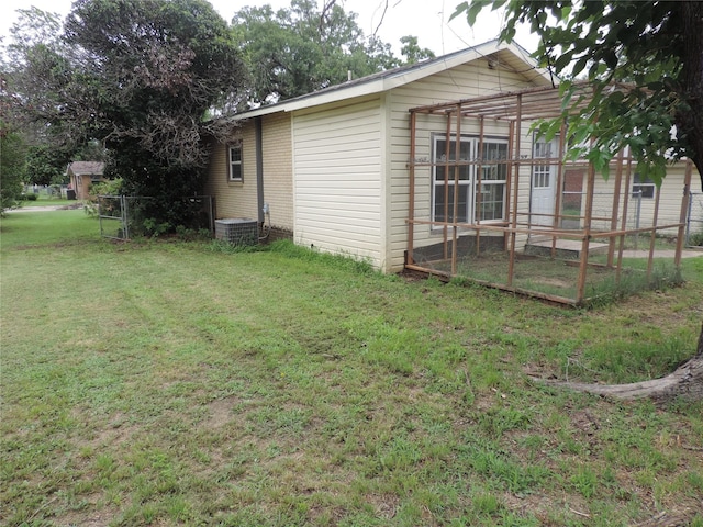 622 N Race, Stephenville, TX 76401 - view of yard with exterior structure