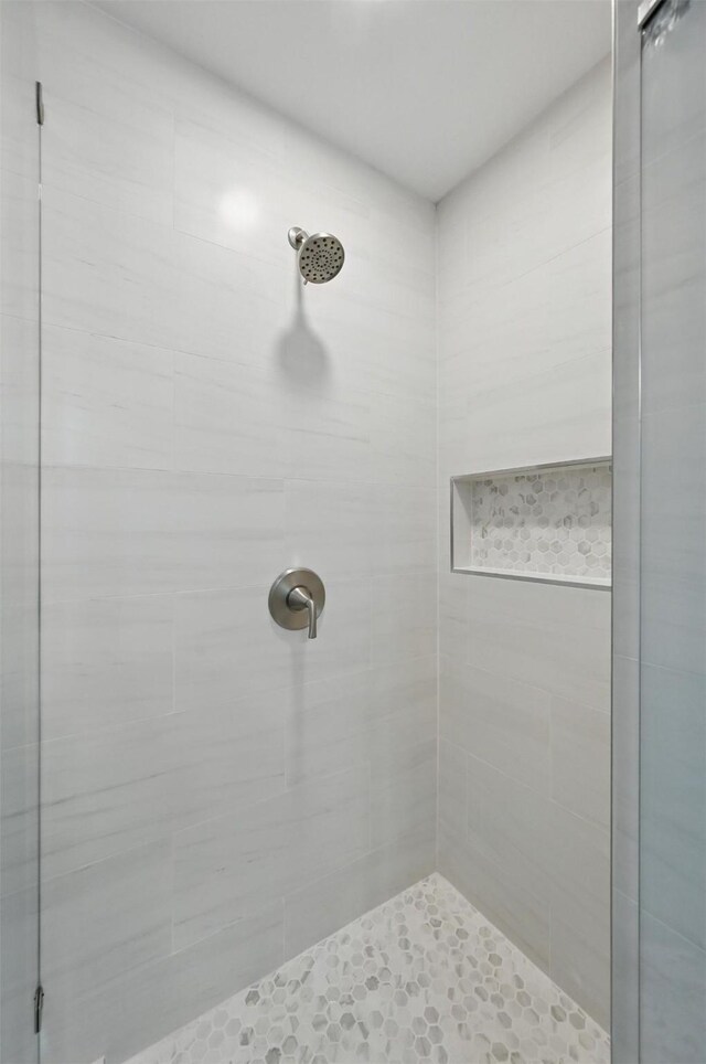6729 Cylinda Sue Cir, North Richland Hills, TX 76180 - full bath with tiled shower