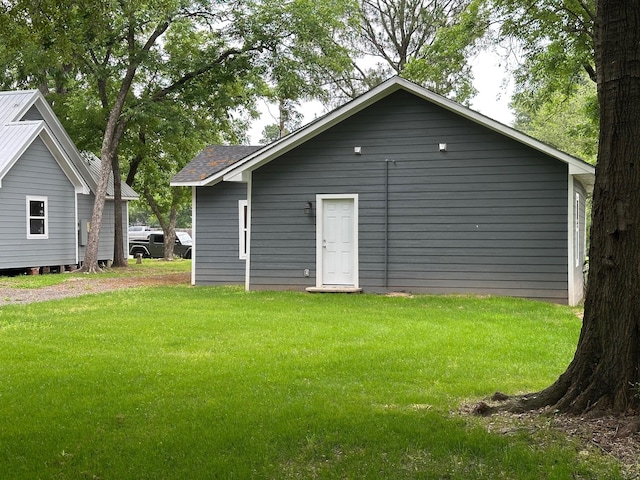 907 Davis St S, Sulphur Springs, TX 75482 - back of property featuring a lawn