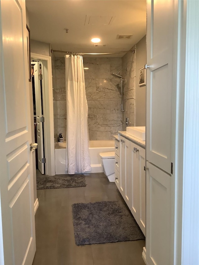 330 Las Colinas Blvd Unit 422, Irving, TX 75039 - full bathroom featuring shower / tub combo and vanity