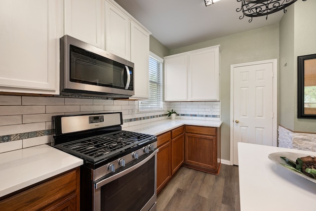 5033 Glenscape Trl, Fort Worth, TX 76137 - kitchen featuring stainless steel appliances, decorative backsplash, wood finished floors, and white cabinets