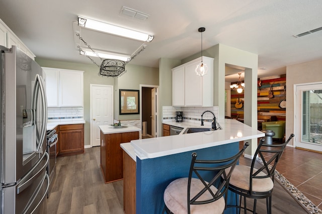 5033 Glenscape Trl, Fort Worth, TX 76137 - kitchen featuring stainless steel appliances, decorative backsplash, a sink, and a peninsula