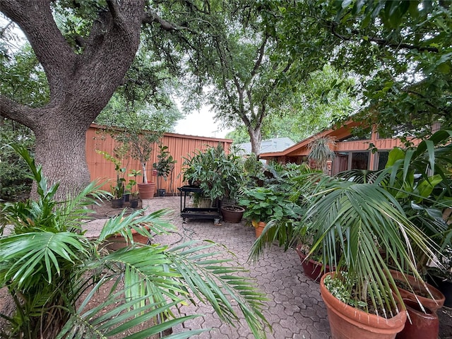 3833 Wilkie Way, Fort Worth, TX 76133 - view of patio / terrace