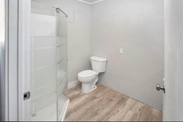 503 SW 15th Ave, Mineral Wells, TX 76067 - bathroom featuring toilet, a shower stall, wood finished floors, and ornamental molding
