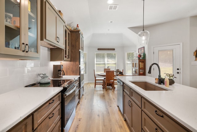 355 Sunset Cv, Bluff Dale, TX 76433 - kitchen featuring a sink, stainless steel appliances, light wood-style flooring, hanging light fixtures, and light countertops