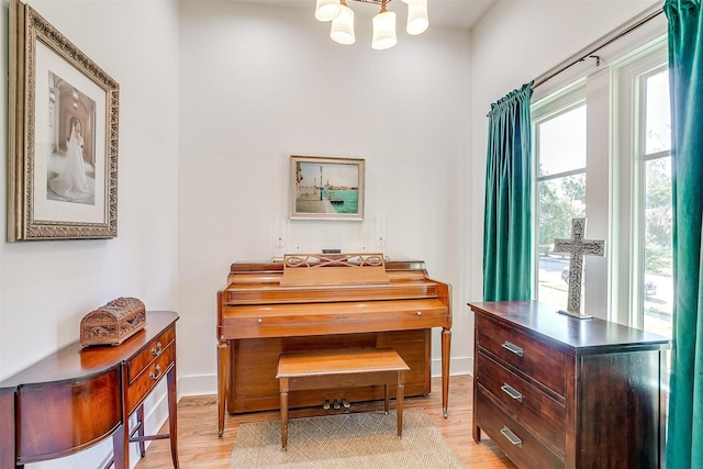 2913 Willing Ave, Fort Worth, TX 76110 - sitting room featuring light wood finished floors, a chandelier, and baseboards