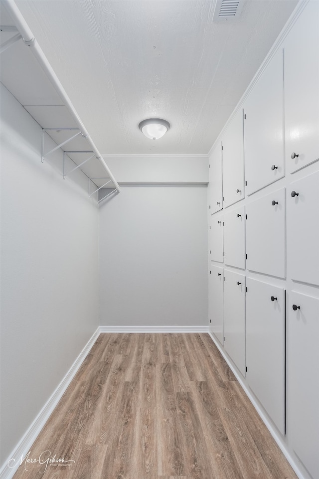9756 Amblewood Ln, Shreveport, LA 71118 - walk in closet with light wood-style floors