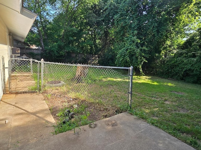 910 S Mills Dr, Euless, TX 76040 - view of yard featuring a gate