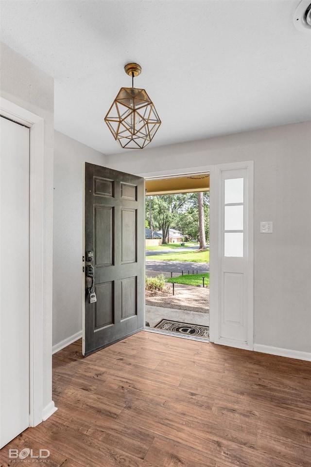 1226 Manor Pl, Shreveport, LA 71118 - foyer with wood finished floors and baseboards