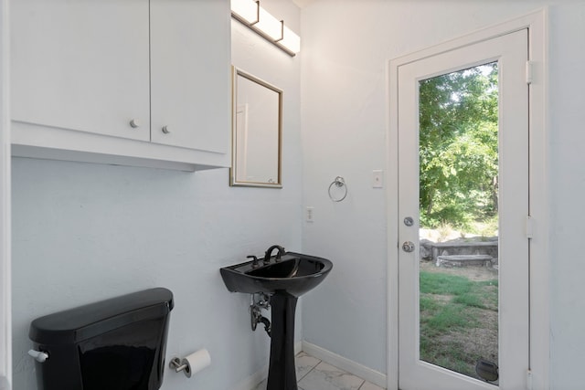 8907 Club Creek Cir, Dallas, TX 75238 - bathroom featuring healthy amount of natural light and marble finish floors