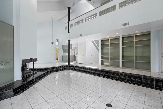 8907 Club Creek Cir, Dallas, TX 75238 - common area featuring a towering ceiling