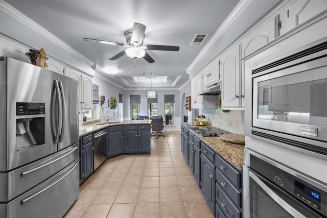 120 Hollie Dr, Red Oak, TX 75154 - kitchen with appliances with stainless steel finishes, a peninsula, a sink, crown molding, and white cabinetry