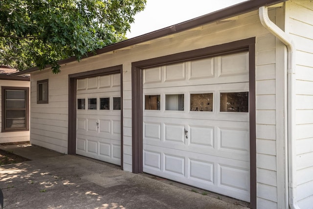 201 S Lake Dallas Dr, Lake Dallas, TX 75065 - view of garage