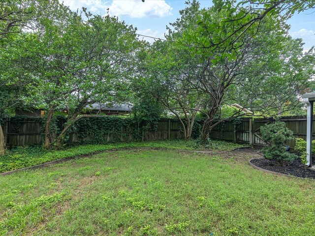 605 W Crockett St, Ennis, TX 75119 - view of yard