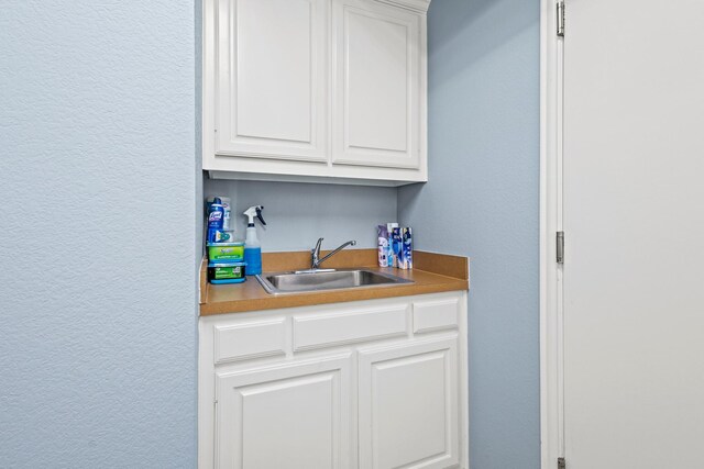 3804 Morning Dove Dr, Plano, TX 75025 - bar area with a sink and a textured wall