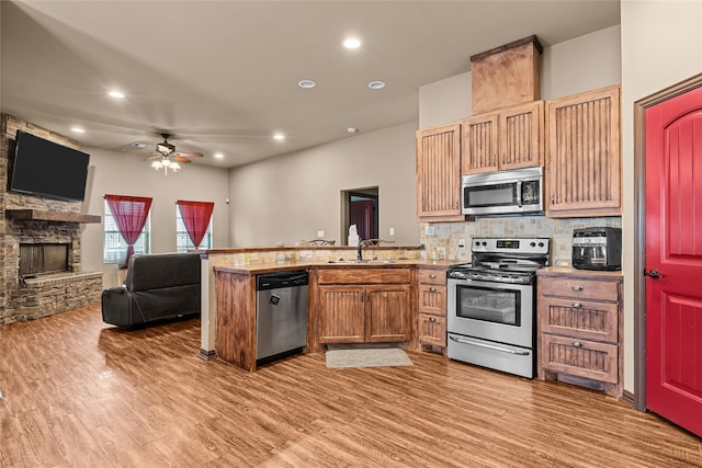 4905 Lakepark Dr, Sanger, TX 76266 - kitchen with appliances with stainless steel finishes, a peninsula, a ceiling fan, open floor plan, and a sink
