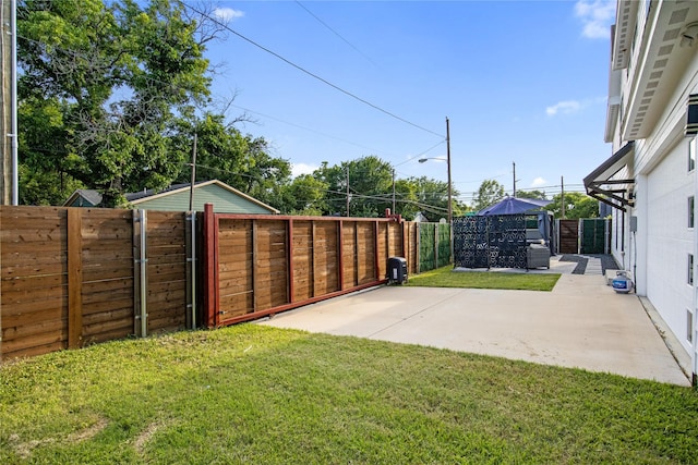 3502 Vilbig Rd, Dallas, TX 75212 - view of yard featuring mail area