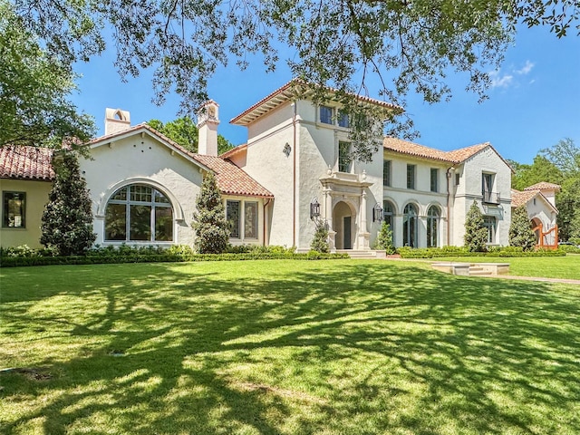 4400 Belfort Pl, Highland Park, TX 75205 - view of front of home featuring stucco siding, a tiled roof, and a front yard