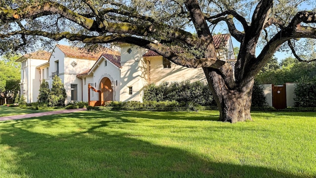 4400 Belfort Pl, Highland Park, TX 75205 - mediterranean / spanish-style house with stucco siding and a front yard