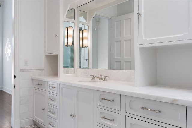 4400 Belfort Pl, Highland Park, TX 75205 - bathroom featuring vanity