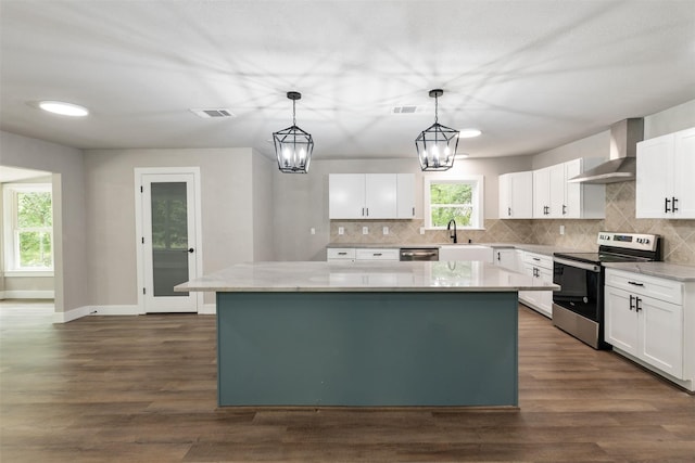 147 Carolynn Rd, Mabank, TX 75156 - kitchen with wall chimney exhaust hood, appliances with stainless steel finishes, a kitchen island, a sink, and backsplash