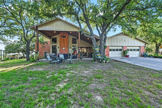 1200 Old Decatur Rd, Decatur, TX 76234 - view of front facade featuring brick siding, a ceiling fan, and driveway