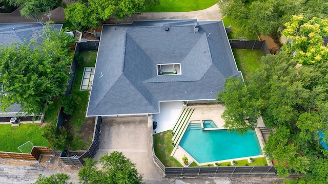 6867 Mossvine Dr, Dallas, TX 75254 - aerial view of property and surrounding area featuring a pool