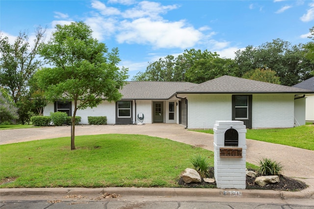 5305 Links Dr, Waco, TX 76708 - view of front of house featuring a front yard, a shingled roof, brick siding, and curved driveway