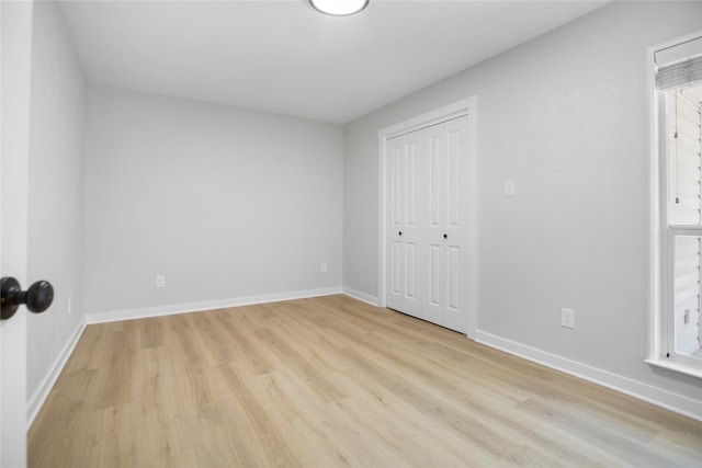 5305 Links Dr, Waco, TX 76708 - unfurnished bedroom with light wood-style flooring, baseboards, and a closet