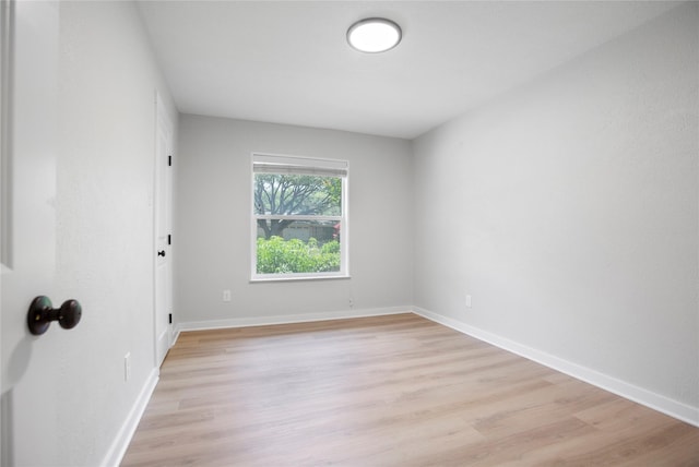 5305 Links Dr, Waco, TX 76708 - empty room with light wood-type flooring and baseboards
