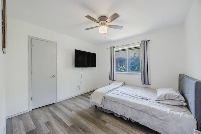 4612 Applewood Rd, Fort Worth, TX 76133 - bedroom featuring wood finished floors and a ceiling fan