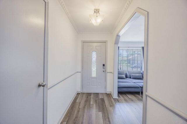 4612 Applewood Rd, Fort Worth, TX 76133 - entrance foyer featuring wood finished floors and ornamental molding