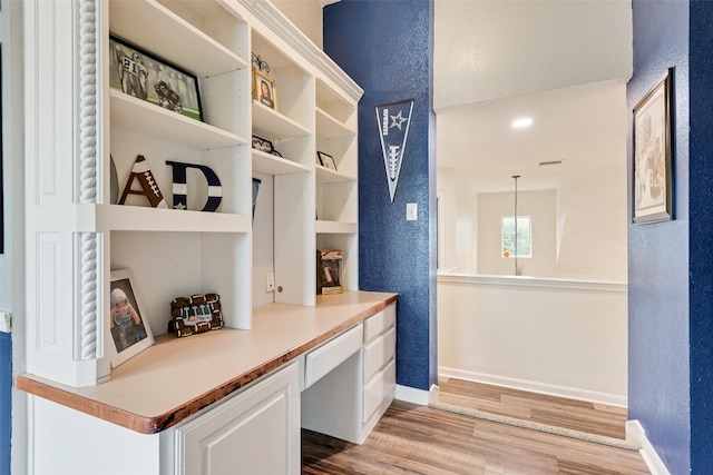 11808 Warbler Ln, Fort Worth, TX 76244 - mudroom featuring built in study area, wood finished floors, baseboards, and a textured wall