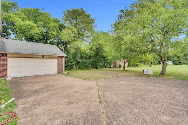 1211 Plateau Dr, Duncanville, TX 75116 - view of grassy yard with an outdoor structure, a garage, and view of scattered trees