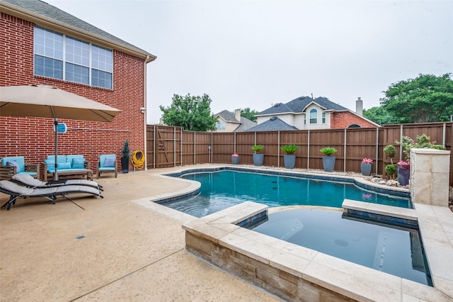 439 Fox Trl, Allen, TX 75002 - view of swimming pool featuring a fenced backyard, a patio, and a pool with connected hot tub